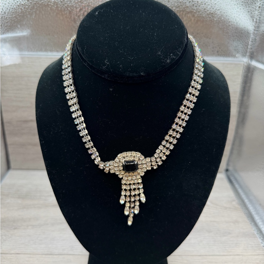 Elegant‎ Gold Tone and Silver Tone Necklace